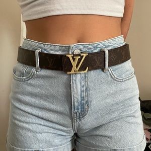 Leather belt with buckle